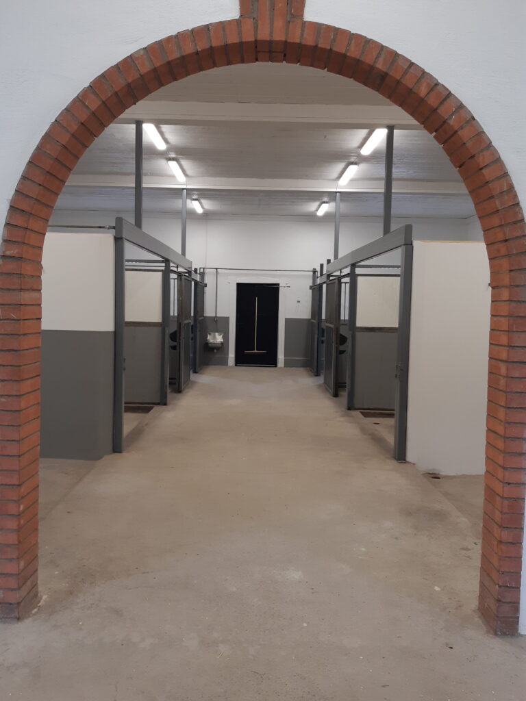 Stallgång med valv